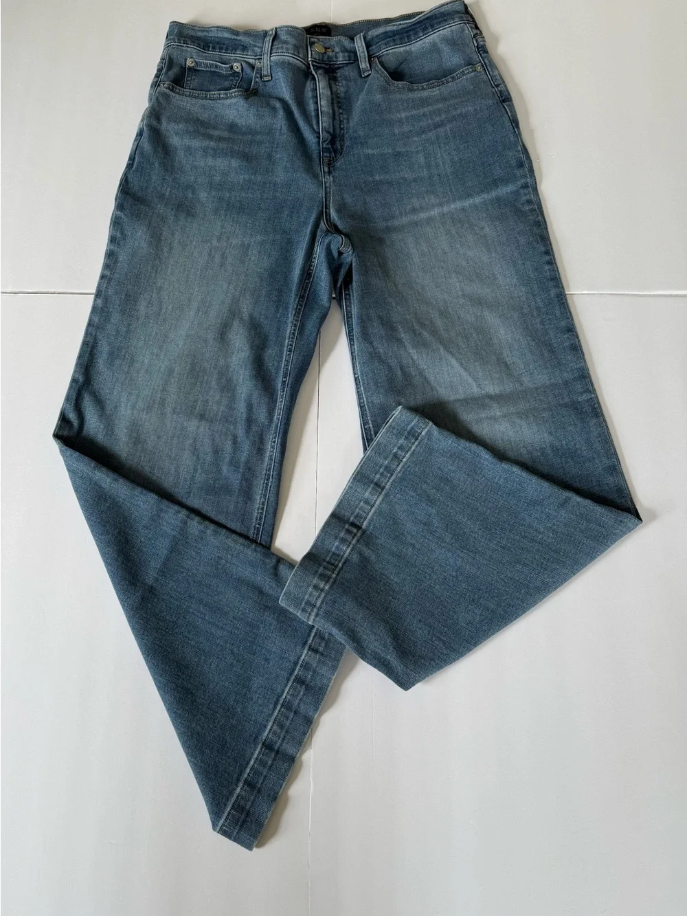 J Crew Mid-Rise Super Wide Women’s Jeans in Bangkok Wash - Size 32 - Picture 5 of 12
